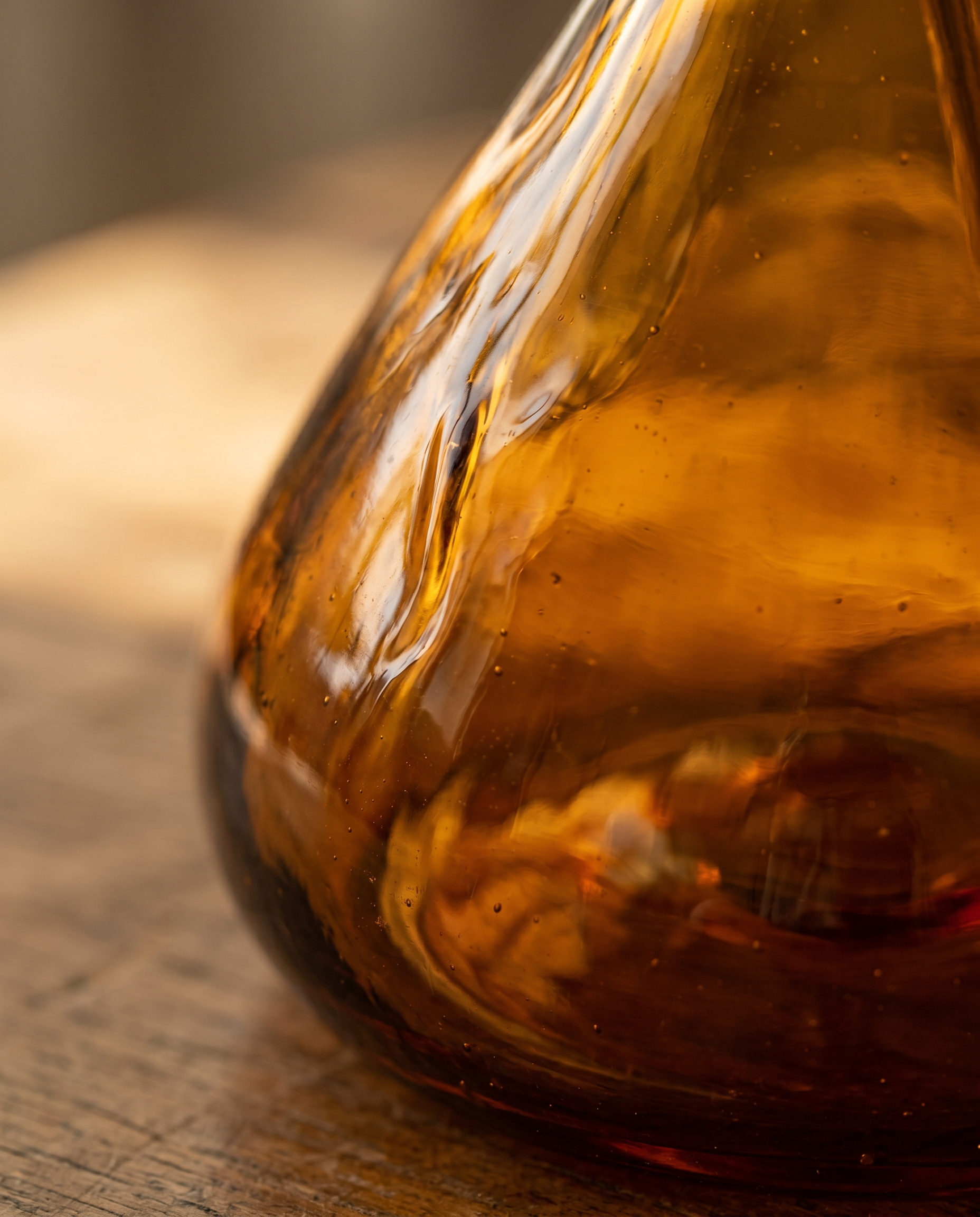 Retro Amber Glass Table Lamp — macro detail of translucent amber glass body and handcrafted surface